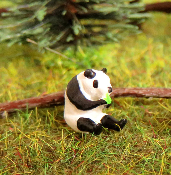Pandabär sitzend (1:120)
