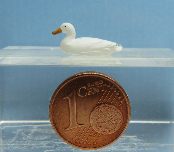 weiße Ente schwimmend (1:32)