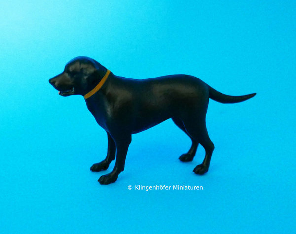 schwarzer Labrador ca. H 2,3 cm (1:32)