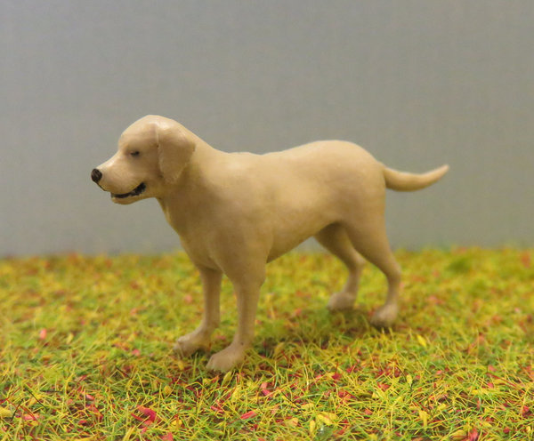 beiger Labrador ca. H 2,3 cm (1:32)